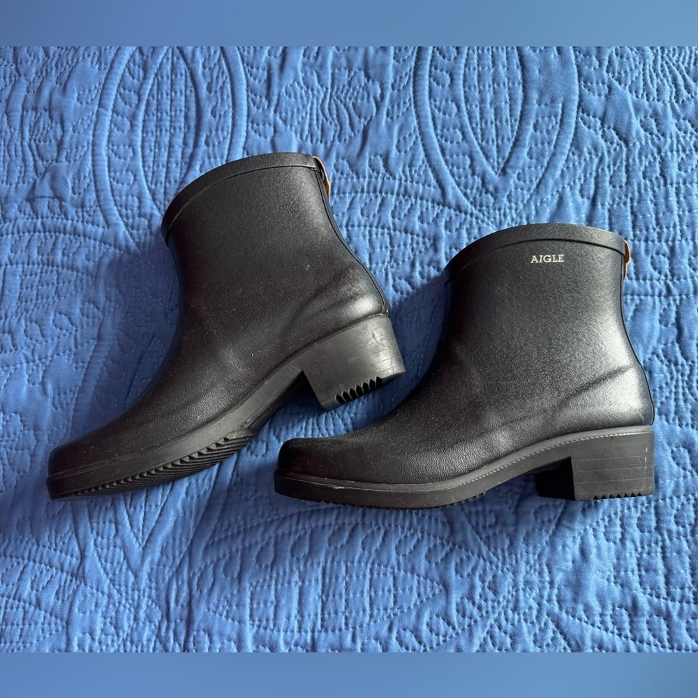 Aigle Women's Sleek Black Rain Boots